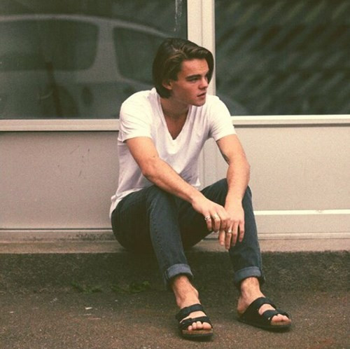 Konrad cho biết: “Tôi cảm thấy không vui khi mọi người cứ gọi tôi bằng cái tên Leo thay vì tên thật. Tuy nhiên, được giống anh ấy là một điều may mắn với tôi, bởi anh ấy rất điển trai”.