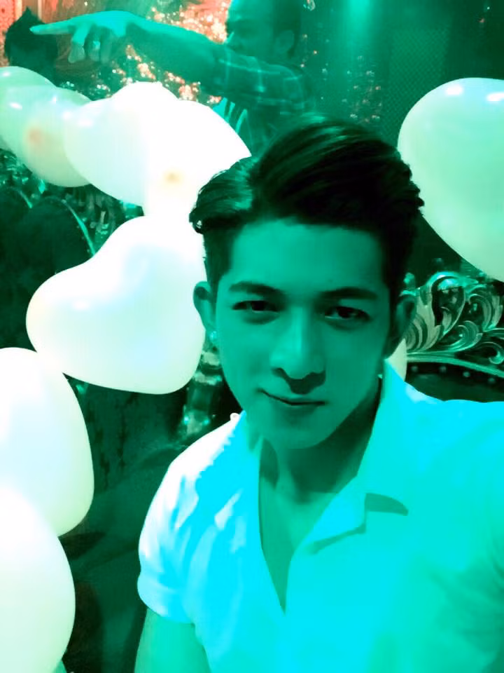 Hiện tại ngoài học tập, với ngoại hình hấp dẫn, nam tính Hoàng Đạt còn làm người mẫu cho một vài cửa hàng thời trang, kiếm thêm thu nhập.