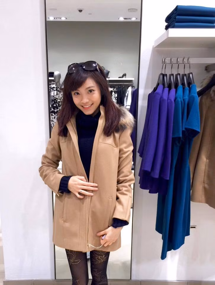 Thanh Thảo cũng đang tham gia cuộc thi Miss Du học sinh 2015 và hiện đã lọt vào Top 50. "Mình không phải là một nguời giàu có về vật chất tài sản, nhưng mình luôn rất tự hào vì mình giàu có về tinh thần và tình cảm. Vì là nguời rất năng động nên mỗi ngày mình đều dành chút thời gian để tập thể thao, chạy bộ hoặc yoga", nữ du học sinh Việt tại Mỹ nói về bản thân.