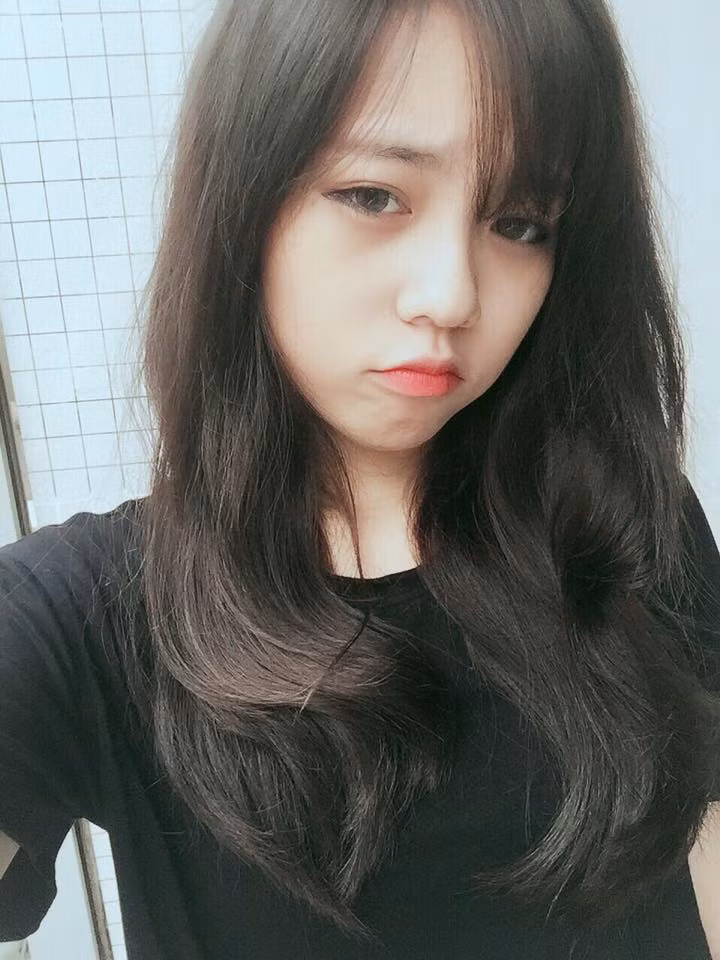 Hiện tại ngoài học tập và làm mẫu ảnh, Hải Yến còn kinh doanh thời trang, mỹ phẩm, nhiều vật dụng làm đẹp cho con gái, vừa để kiếm thêm thu nhập vừa để tích góp những trải nghiệm, kinh nghiệm sống.