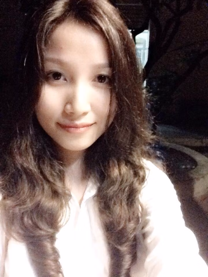 Riêng bản thân Hoàng Hằng, cô được nhiều bạn trẻ ngưỡng mộ bởi là người tuổi trẻ tài cao, có học thức và một gia thế vững vàng, thuận lợi cho việc phát triển tương lai, sự nghiệp sau này.