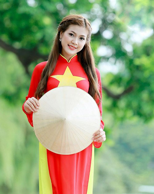 Nhan sắc Thu Hằng - Hoa khôi Sinh viên Hà Nội 2015, nữ nhân vật chính trong màn cầu hôn.