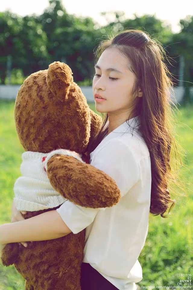 Có ngoại hình đẹp và một số lợi thế nhất định để tham gia một số hoạt động nghệ thuật nhưng Ngọc Bích dường như đặt tất cả sang một bên, tập trung vào học tập, chỉ thỉnh thoảng đi chụp ảnh để xả stress, cân bằng cuộc sống, thời gian học và chơi.