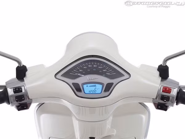 ...Chiếc xe sở hữu động cơ 3 van, 4 kỳ, làm mát bằng gió, phun nhiên liệu điện tử, dung tích 125 phân khối. Xe có mức tiêu thụ 64 km cho 1 lít nhiên liệu với tốc độ ổn định ở 50 km/h.