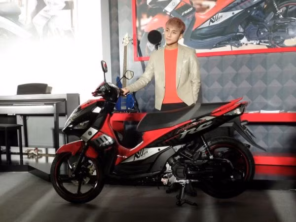  2.Yamaha Nouvo FI: Trong tháng 10/ 2014 vừa qua, Yamaha đã cho ra mắt mẫu xe ga Nouvo thế hệ 6 tại Việt Nam với 3 phiên bản khác nhau là tiêu chuẩn, RC và GP với giá bán khởi điểm 33,9 triệu Đồng... 