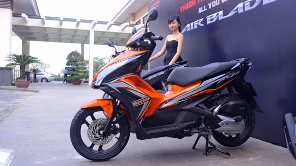 Tổng doanh số của Honda, Yamaha, Suzuki, SYM và Piaggio tại Việt Nam năm rồi đạt hơn 2,71 triệu chiếc. Trong đó, Honda đứng đầu với 1,91 triệu chiếc...