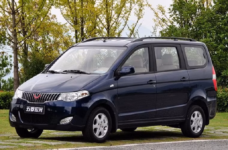 1. SAIC-GM Wuling Hong Guang: 750.000 xe. Là "con lai" của Shanghai Automotive Industry Corp và Liuzhou Wuling Motors cùng hãng GM. Mẫu MPV này có giá 43.800 nhân dân tệ(tương đương 7.163 USD).