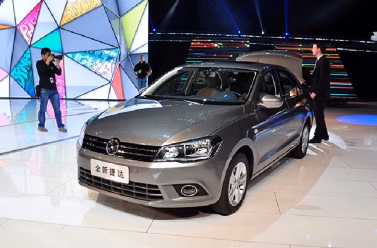 8. FAW-VW Jetta: 297.000 xe. Phiên bản nâng cấp của Jetta ra mắt tại Trung Quốc vào năm ngoái, sử dụng chung khung gầm với mẫu Santana do liên doanh SAIC-VW sản xuất.