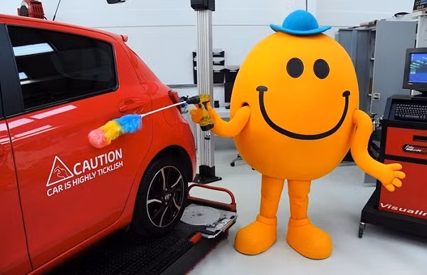 Chiec xe Toyota Yaris 2015 doc nhat cuoi rung ron khi bi cu