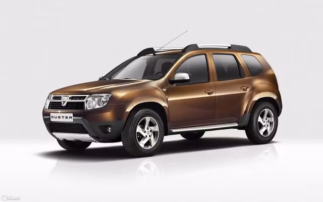  5. Dacia Duster: Chiếc xe này sử dụng quá nhiều chất liệu plastic ở cả nội và ngoại thất. Xe không có hệ thống điều khiển khí hậu, cảm biến kém và tính ổn định không cao.