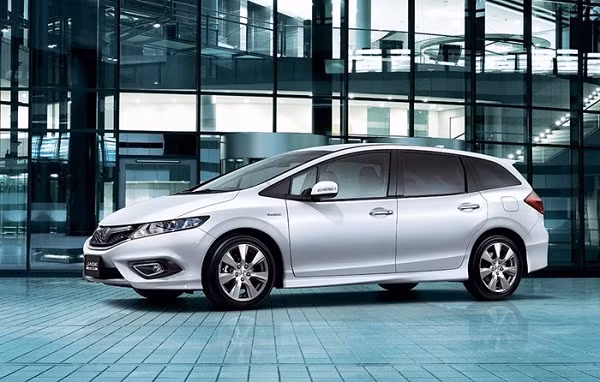 JADE: Xe 6 cho thoi trang cho nguoi Viet?