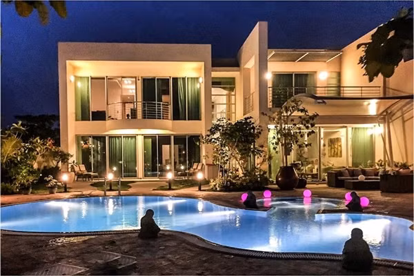 Dinh thự lộng lẫy của gia đình Dhillon Lee thuộc hạng đẳng cấp.