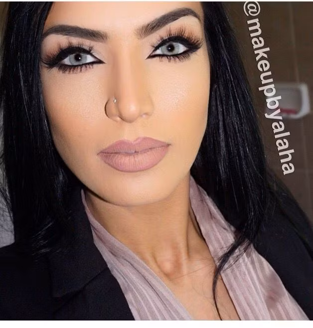 Xoay quanh các bức ảnh đó, một số người tỏ ra không thích hành động của Alaha, họ bình luận rằng Alaha chỉ nghĩ đến bản thân mà không lo lắng cho tính mạng của đứa bé trong bụng, bởi chỉ cần người mẹ lơ là một phút, rất có thể ảnh hưởng đến sự sống của con.