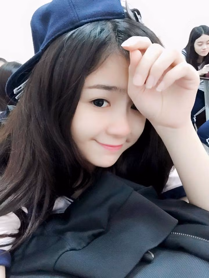 Các bức ảnh tự sướng thường ngày của Ann Dâu luôn làm dân mạng bấn loạn, không ngừng dành tặng những cơn mưa like và comment khen ngợi.