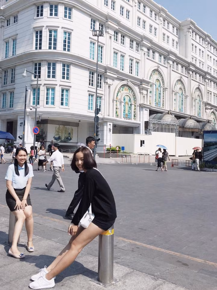 Từng gia nhập Vbiz từ khi 12 tuổi, Bảo Trân như một tờ giấy trắng thuần khiết. Tuy nhiên, khi nổi tiếng sẽ không thể tránh khỏi những thị phi, để bảo vệ con gái yêu có 1 tuổi thơ vẹn toàn cha mẹ Bảo Trân đã quyết định cho cô xa rời Vbiz để theo đuổi con đường học tập khi sự nghiệp của cô siêu mẫu nhí đang thời điểm đỉnh cao.