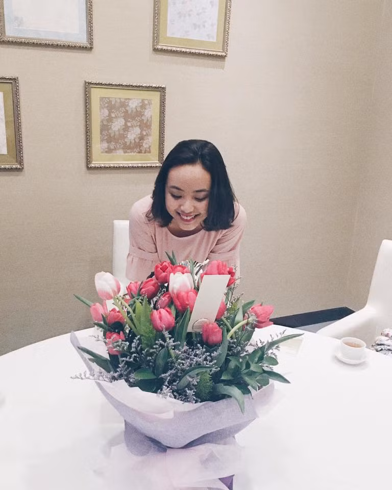 Mới đây, trong lần sinh nhật thứ 18 Bảo Trân đã tươi vui nhận quà và hàng ngàn lời chúc của người hâm mộ. Để tự đánh dấu mốc cho bản thân chạm ngưỡng tuổi trưởng thành Bảo Trân đã mạnh dạn cắt tóc ngắn, điều mà từ trước đến nay cô chưa làm.