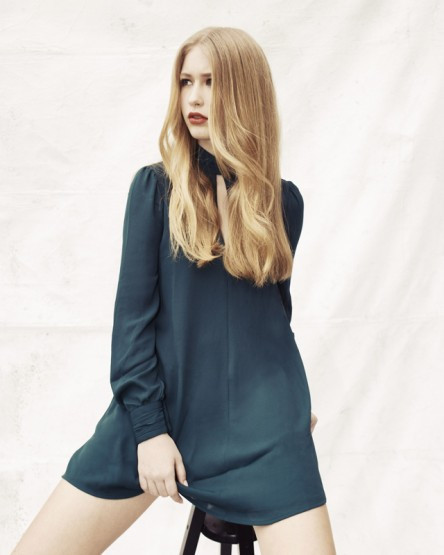 Vài năm sau đó, động lực thôi thúc cô gái trẻ bén duyên với nghề người mẫu nhưng điều đó dường như quá xa vời với Natalia Siam. Thời gian đầu chập chững vào nghề, siêu mẫu xinh đẹp từng bị một số nhiếp ảnh chê tơi tả vì thân hình quá béo và 2 mắt cách quá xa nhau. Bạn bè trong trường rất hả hê, châm chọc coi đó là trò cười. Thời điểm đó cô nặng 57kg và cao 1m75.