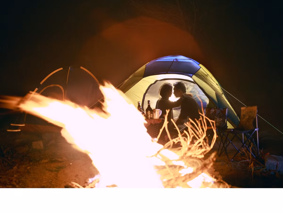 Vốn là dân ưa dịch chuyển nên nhiếp ảnh gia Hải Lê Cao – tác giả bộ ảnh trên luôn ấp ủ sẽ thực hiện một bộ ảnh cưới đúng chất “bụi” tại địa điểm mới mẻ nào đó. “Đưa nhau đi trốn” đánh dấu một kỷ niệm lớn trong công việc của anh với khá nhiều “lần đầu tiên” cùng không ít điều bất ngờ thú vị.