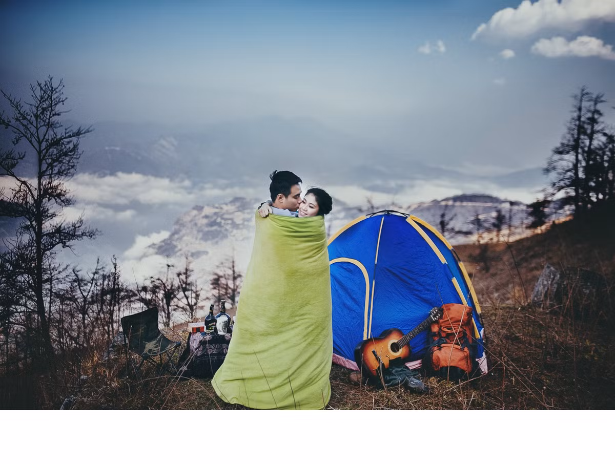 Những bức ảnh cưới cực độc của cặp đôi Tuấn Anh – Phương Trang chiếm được nhiều cảm tình của giới trẻ, vì nó mang đậm phong cách trẻ chung, mới lạ mà cũng không kém phần lãng mạn.