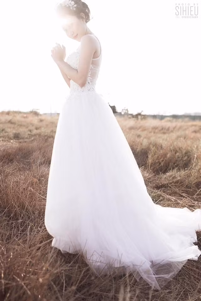 Với nỗ lực và cố gắng của bản thân, trong thời gian tới Lona Huỳnh sẽ còn thành công hơn nữa trên con đường chinh phục trái tim người hâm mộ.