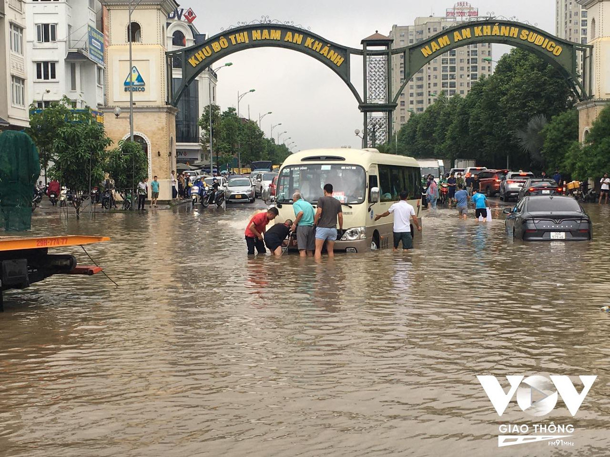 Giao thông di chuyển khó khăn. (Ảnh: VOV Giao Thông)
