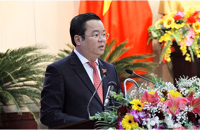  Kỷ luật Phó Chủ tịch Thường trực HĐND TP Đà Nẵng: Ban Chấp hành Đảng bộ thành phố Đà Nẵng thống nhất đề nghị Ủy ban Kiểm tra Trung ương, Ban Bí thư Trung ương Đảng xem xét, thi hành kỷ luật ông Lê Minh Trung, Phó Chủ tịch Thường trực HĐND TP Đà Nẵng. Hình thức thi hành kỷ luật là thức Cách chức tất cả các chức vụ trong Đảng đối với ông Đàm Quang Hưng. (Theo: ANTĐ.VN)