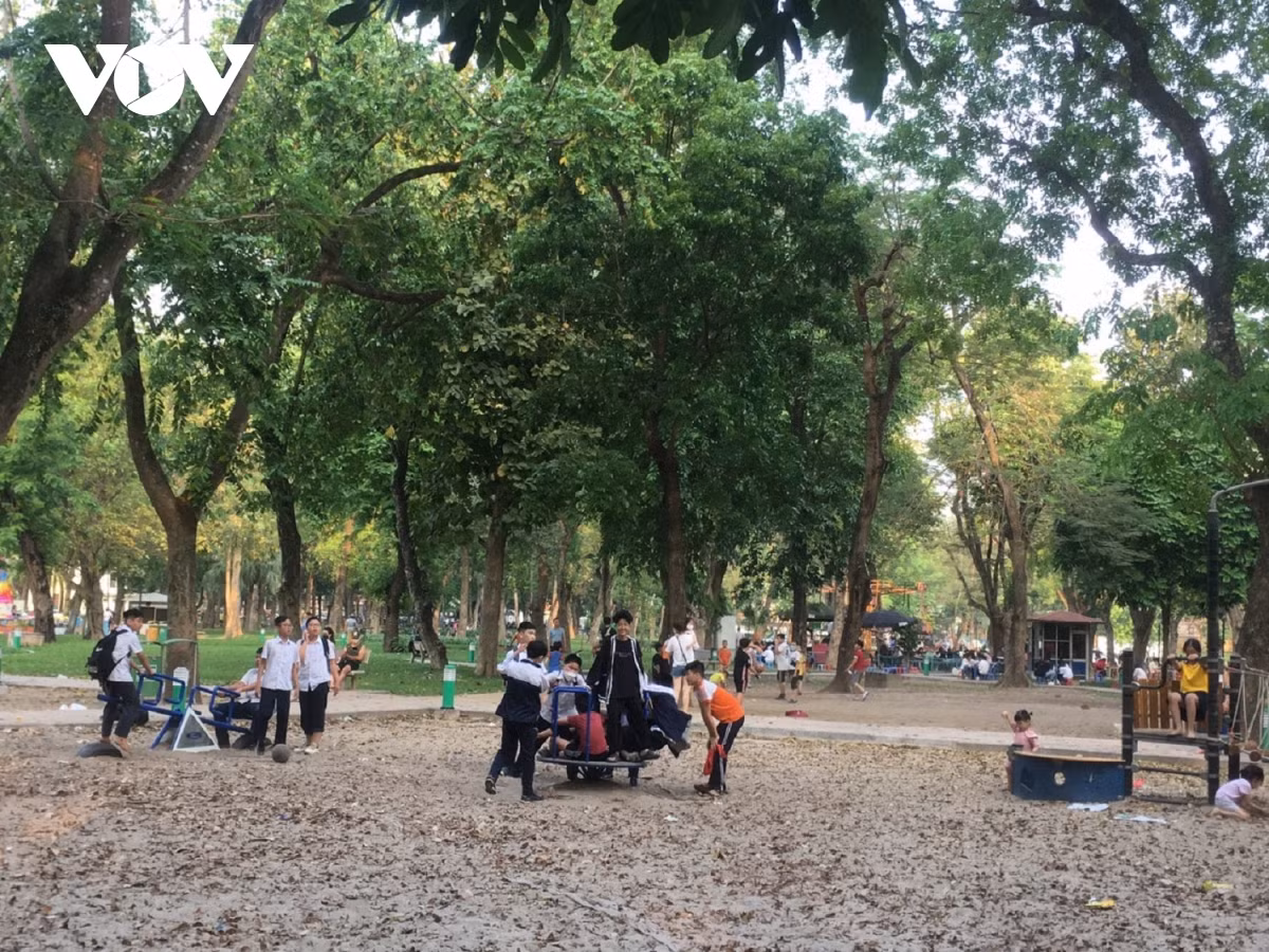 Công viên Thống Nhất là một trong những công viên lớn nhất Hà Nội. Đây là nơi lý tưởng mà đông đảo người dân Thủ đô lựa chọn để làm nơi nghỉ chân, tập thể dục, vui chơi, học tập cũng bởi vì nơi đây rất rộng, thoáng và yên tĩnh.