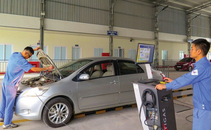  Đề nghị miễn kiểm định lần đầu với xe ô tô mới: CSGT đề nghị Cục Đăng kiểm Việt Nam xem xét miễn kiểm tra an toàn kỹ thuật lần đầu đối với các phương tiện cơ giới đường bộ mới xuất xưởng, còn thời hạn bảo hành của nhà sản xuất. (Nguồn: Người Lao Động)