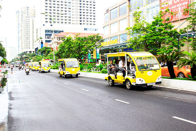  Thí điểm hoạt động xe điện 4 bánh: UBND tỉnh Khánh Hòa đã đồng ý chủ trương tiếp tục cho thí điểm xe điện 4 bánh hoạt động trên địa bàn tỉnh. Tuy nhiên, loại hình này cần được quản lý chặt chẽ, bảo đảm an toàn giao thông và an toàn kỹ thuật. (Nguồn: Báo Khánh Hoà)