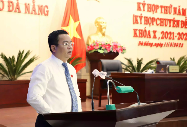 Loạt cán bộ ‘ngã ngựa’ vì tình ái 'không trong sáng': Nhiều cán bộ “mất chức” vì vi phạm Quy định về những điều đảng viên không được làm, quy định về trách nhiệm nêu gương, vi phạm Luật Hôn nhân và Gia đình. (Nguồn: Vietnamnet, Ảnh: Ông Lê Minh Trung bị kỷ luật)