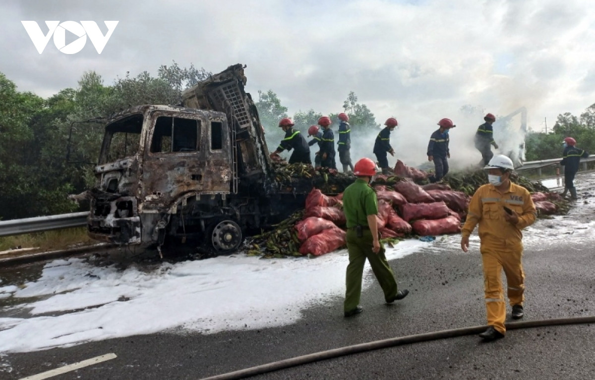 Tu dau nam den nay, lien tiep cac vu chay o to tren cao toc-Hinh-8