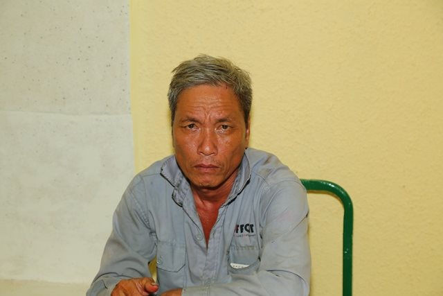  Hiếp dâm con gái riêng 12 tuổi của người tình: Ngày 13/5/2021, Công an tỉnh Sóc Trăng đã bắt giữ Nguyễn Minh Hùng (SN 1969) về hành vi "Hiếp dâm người dưới 16 tuổi". Cuối năm 2020 Hùng tới ở chung như vợ chồng với chị N.N.T. Trong thời gian sinh sống cùng chị T., Hùng nhiều lần xâm hại con gái riêng của chị T. là cháu N.N.Y (SN 2009). Sau mỗi lần xâm hại, Hùng đều nói với cháu Y. không được nói với ai. (Ảnh: Công Lý)