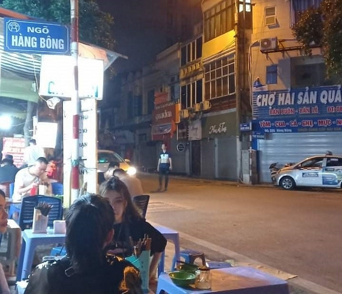Bat lai xe taxi cuop tai san cua 2 du khach nguoi nuoc ngoai o Ha Noi