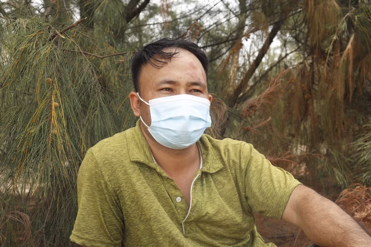 Nguoi dan va CSGT giai cuu xe cho hon 30 tan xoai bi lat-Hinh-9