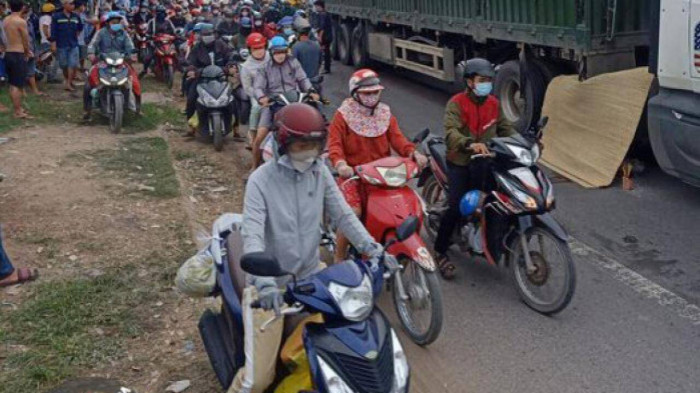 Xe nát vụn, hàng chục người chết... ám ảnh TNGT mỗi kỳ nghỉ lễ Xe nat vun, hang chuc nguoi chet... am anh TNGT moi ky nghi le