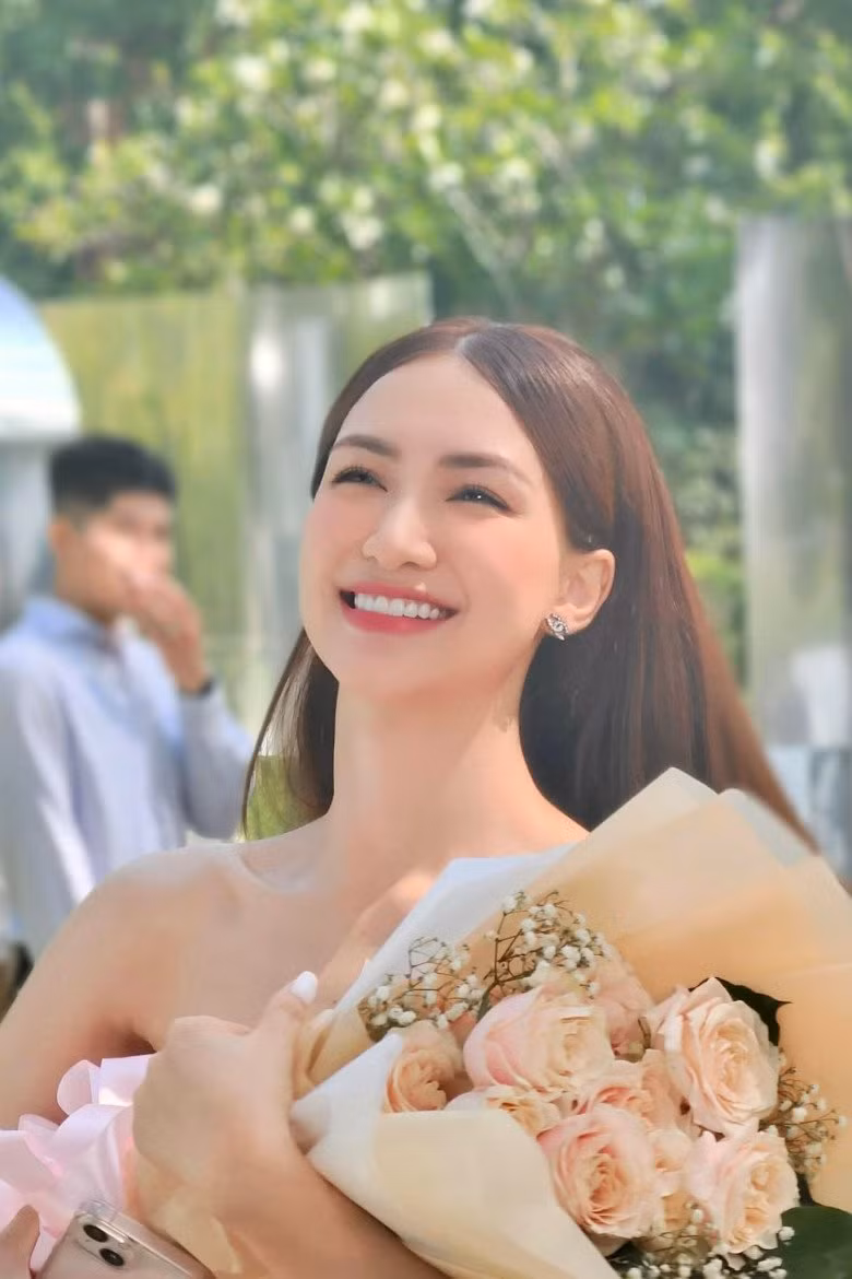 Ky Han va Hoa Minzy sau song gio tinh yeu voi cac chang cau thu-Hinh-18