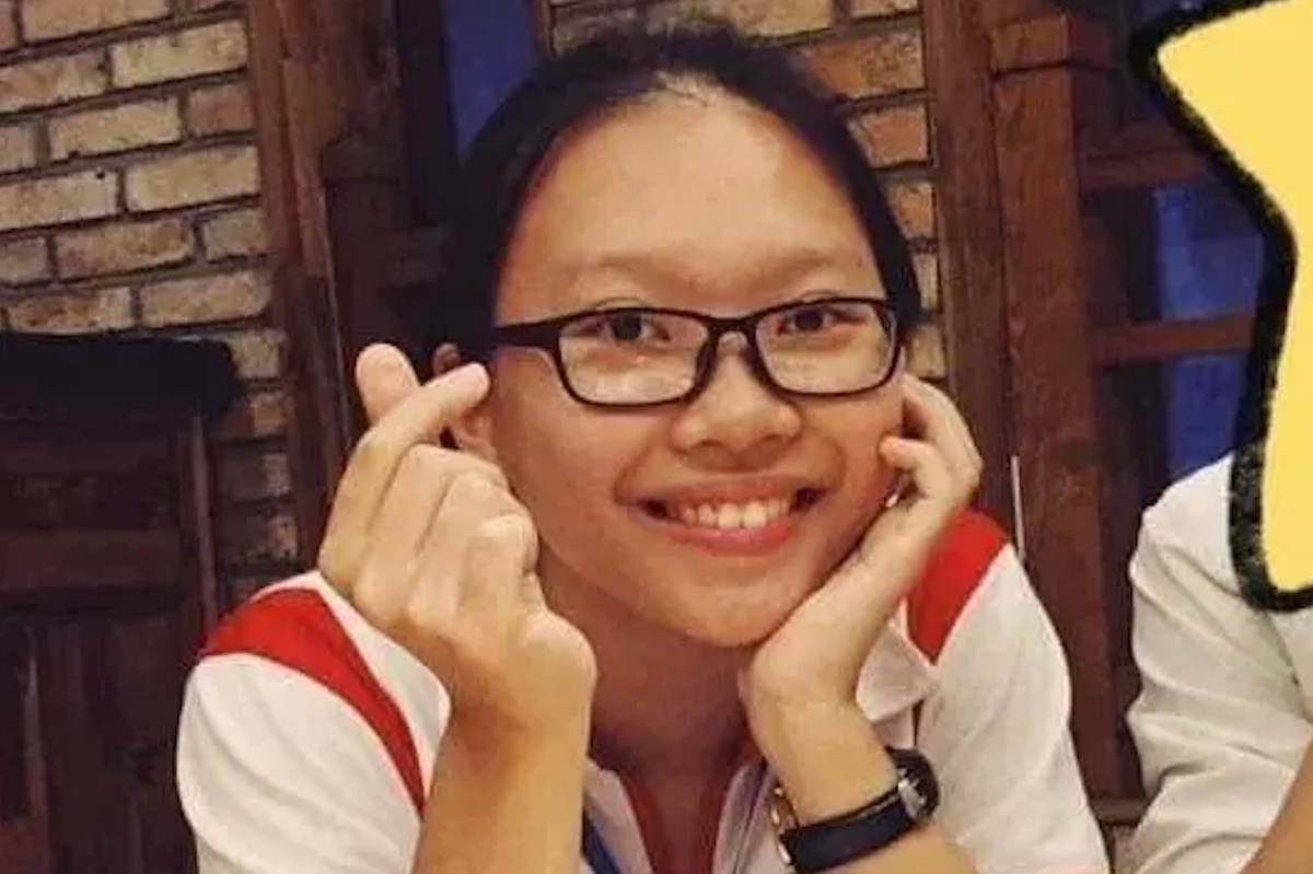 Một nữ sinh năm cuối Trường ĐH Hà Nội mất tích: Nữ sinh được cho mất tích tên là Nguyễn Thu Huyền (sinh năm 2000, quê Thanh Hóa), học khoa Tiếng Hàn Quốc. Gia đình em mất liên lạc với nữ sinh này từ 17h ngày 29/5. Khi có thông tin về Huyền, người dân thông báo cho anh Nguyễn Chí Cường qua số điện thoại: 0706.888.555. (Nguồn: VNN)