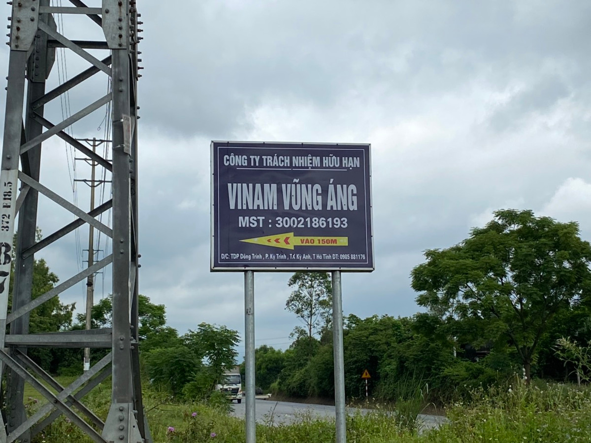 Biển tên vào nhà máy đặt tại tuyến tránh 1A đã không còn là nhà máy chế biến súc sản nữa!