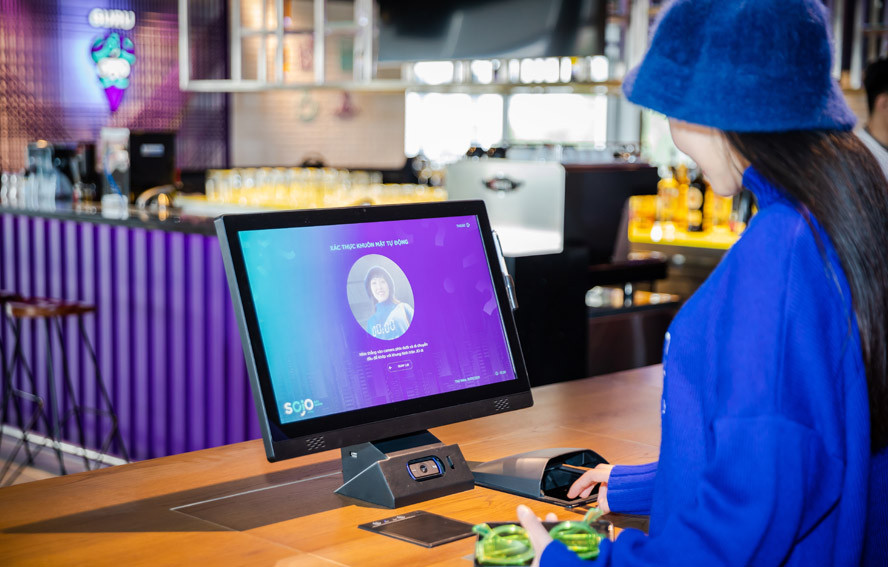  Xây dựng một hệ thống thống nhất về nền tảng số du lịch trên toàn quốc: Tổng cục Du lịch sẽ phối hợp với Bộ Thông tin và Truyền thông xây dựng một hệ thống thống nhất về nền tảng số du lịch trên toàn quốc ngay trên hệ thống quản lý Nhà nước. Dự kiến, cuối năm 2022, ứng dụng này sẽ đưa vào vận hành, những đơn vị nào chưa xây dựng nền tảng sẽ được hỗ trợ, còn những đơn vị đã thực hiện và có nền tảng thì dữ liệu sẽ được liên kết về nền tảng chung. (Nguồn: Tin Tức)