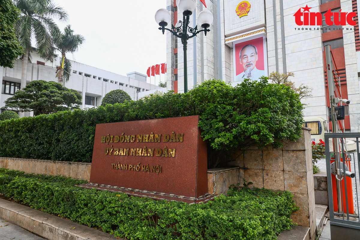  Hà Nội dự chi hơn 61 tỷ đồng để đào tạo sau đại học cho cán bộ: UBNT TP Hà Nội vừa ban hành Đề án cử cán bộ, công chức, viên chức thuộc các sở, ngành… đi học tiến sĩ, thạc sĩ trong và ngoài nước. Tổng kinh phí thực hiện đến năm 2025 là hơn 272,3 tỷ đồng, từ nguồn ngân sách thành phố. Riêng đào tạo sau đại học, nguồn kinh phí dự kiến là 61,6 tỷ đồng. (Nguồn: Tin Tức)