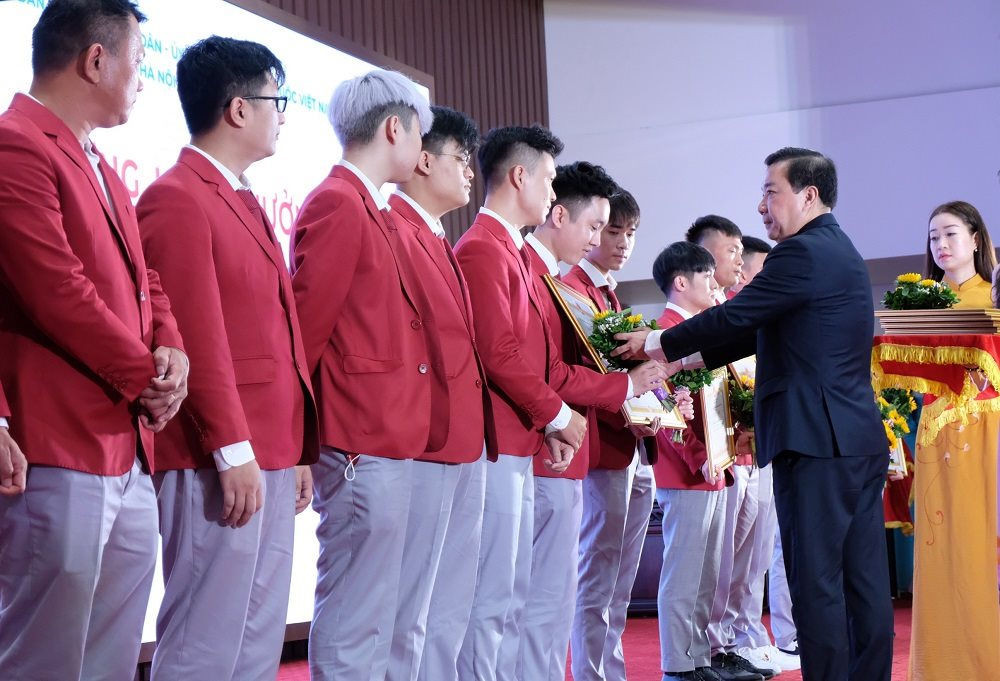 Ha Noi chi hon 17,4 ty dong vinh danh cac VDV, HLV SEA Games 31-Hinh-5