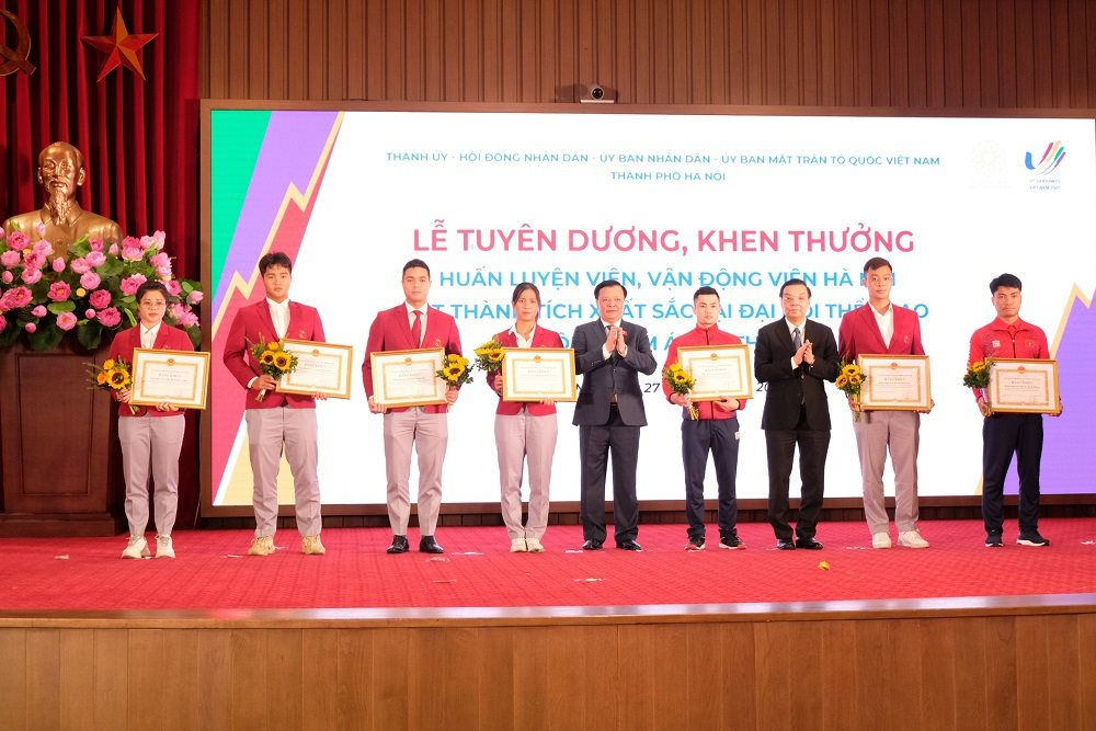Ha Noi chi hon 17,4 ty dong vinh danh cac VDV, HLV SEA Games 31-Hinh-4