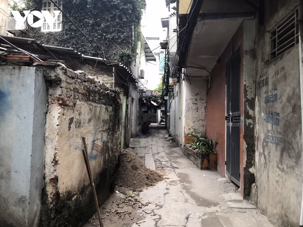 Hiện trên dự án ở phía quận Đống Đa tồn tại 406 hộ dân với 1.692 nhân khẩu; quận Ba Đình là 56 hộ, 142 nhân khẩu ăn ở thường xuyên. Khó khăn lớn nhất để thực hiện dự án hiện nay là khâu giải phóng mặt bằng. Dự án Công viên Văn hoá Đống Đa, giai đoạn 1 thực hiện trên 8,5ha, nhưng hiện mới giải phóng mặt bằng được 1,9ha.