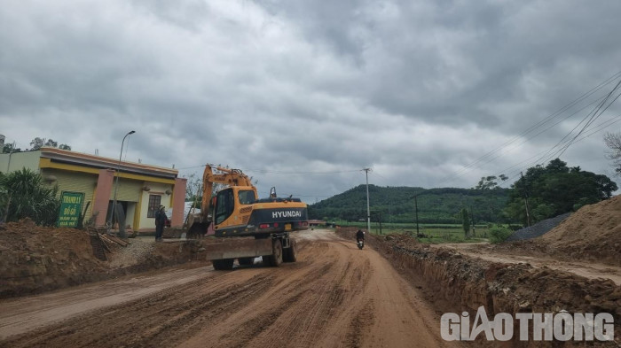  Dự án Quốc lộ 15 - Tiểu dự án 3: Dự án thuộc Sở GTVT Thanh Hóa quản lý với tổng mức đầu tư 1.051 tỷ đồng nhưng đang chậm tiến độ thi công dẫn đến chậm giải ngân. (Ảnh: Báo Giao Thông)