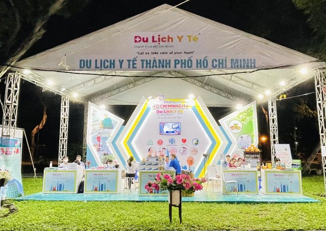  TP.HCM giới thiệu nhiều sản phẩm du lịch Y tế hấp dẫn: Nhằm quảng bá sản phẩm du lịch y tế, giới thiệu các sản phẩm, mô hình điều trị, chăm sóc sức khỏe dành cho du khách trong và ngoài nước, ngày 15/5, Sở Du lịch TP.HCM phối hợp với Sở Y tế TP tổ chức chương trình "Giới thiệu và quảng bá sản phẩm du lịch y tế TPHCM". Hoạt động nằm trong khuôn khổ Ngày hội Du lịch TPHCM năm 2022 diễn ra tại Công viên Lê Văn Tám từ ngày 14 đến 17/5. (Nguồn: Tổ Quốc)