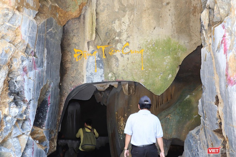 Khối thạch nhũ được chủ đầu tư điêu khắc, "đặt tên".