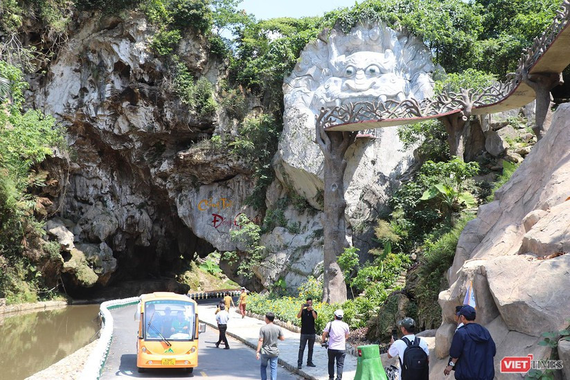 Hang Gợp và dòng suối Bhơm Lom sau khi được Tập đoàn FVG đầu tư xây dựng. 