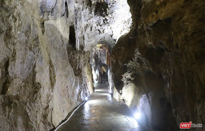 Một góc lối đi trong hang.