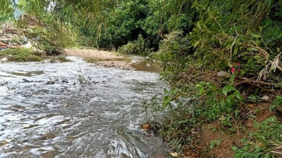  Rủ nhau chơi gần suối, 2 cháu bé đuối nước ở Yên Bái: Trưa 22/4, cháu T.N.P.L. (SN 2012) và T.N.M. (SN 2013) cùng ở xã Yên Bình rủ nhau ra suối tại khu vực Cầu Sắt trên địa bàn xã chơi, sau đó không may cả hai cháu bị đuối nước dẫn đến tử vong. (Ảnh minh hoạ)