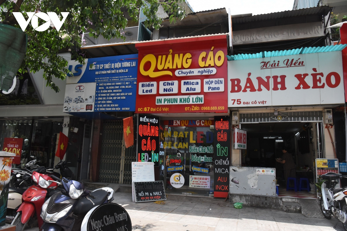 Nơi đây người dân đã sinh sống ổn định hàng chục năm nhưng không được xây dựng do vướng quy hoạch dự án. "Chúng tôi có tội tình gì mà cả đời phải sống trong điều kiện khổ sở thế này"- một người dân nói.